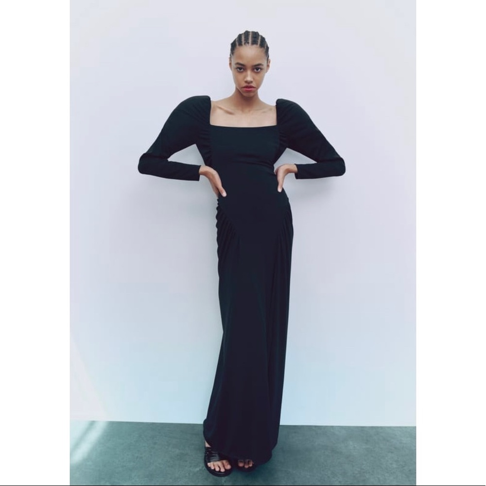ZARA LONG PLEATED DRESS
Black, Size L, New with Tags